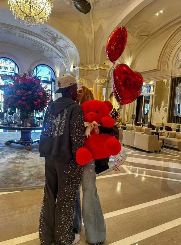 Virginia Fonseca e Vini Jr. em Madrid por Reprodução