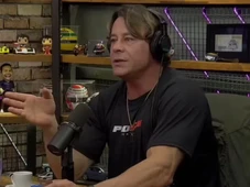 Imagem - Theo Becker fala sobre vício em drogas e diz que foi internado 12 vezes: 'Meu pai gastou uma grana violenta'