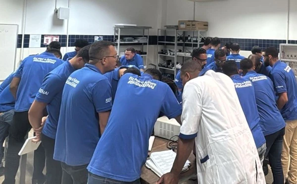 Aula prática no Laboratório Senai por SENAI/DIVULGAÇÃO