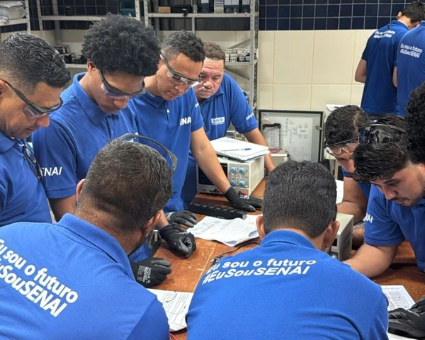 Aula prática no Laboratório Senai por SENAI/DIVULGAÇÃO