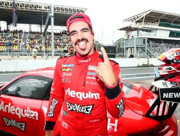 Caio Castro por Reprodução