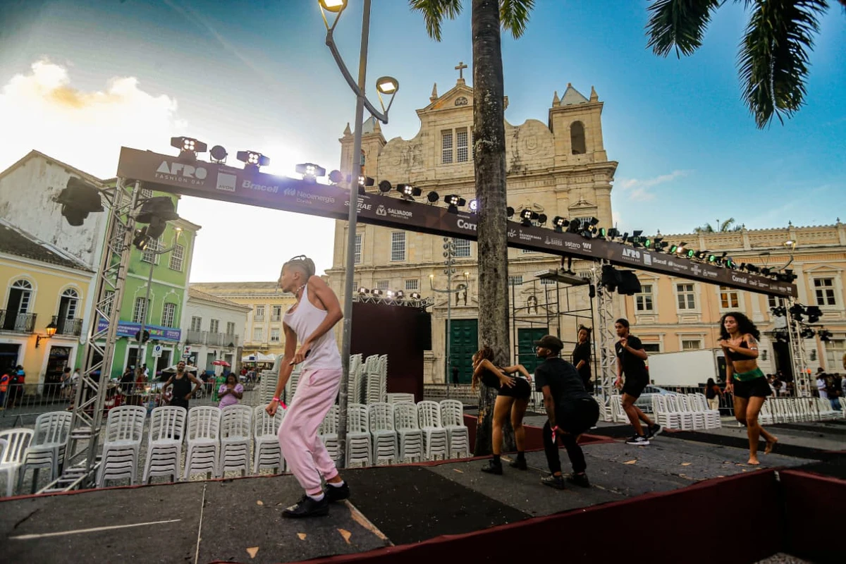 Ensaio geral de modelos e artistas do Afro Fashion Day 2025 por Arisson Marinho/CORREIO
