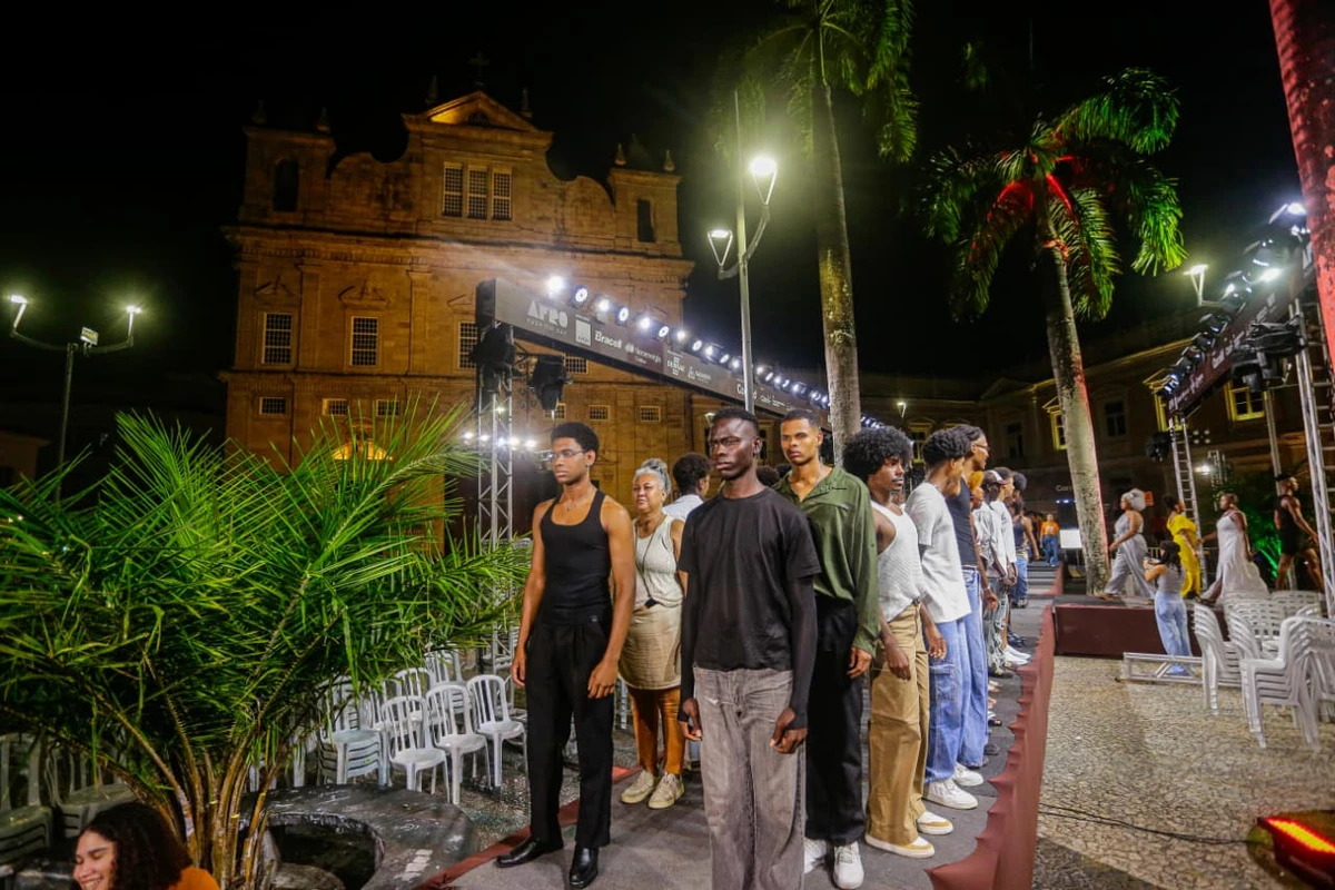 Ensaio geral de modelos e artistas do Afro Fashion Day 2025