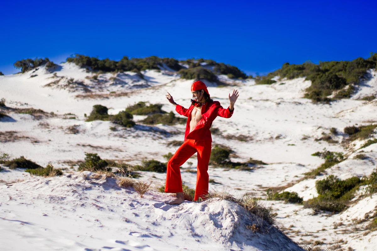 Felupz promete performance que une corpo, ritmo e identidade por Estúdio Madame
