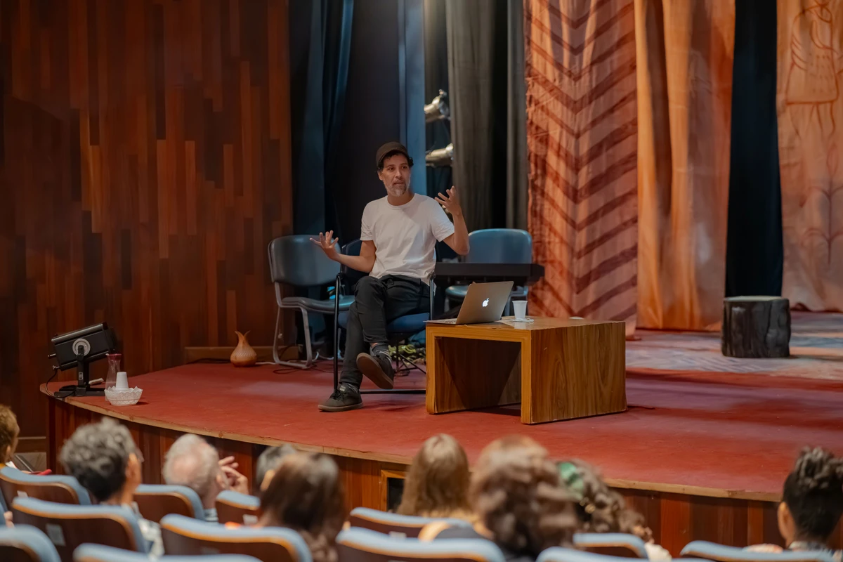 Gratuita e aberta a artistas, estudantes de teatro, cinema e demais profissionais da área, a atividade tem como proposta incentivar a autonomia criativa