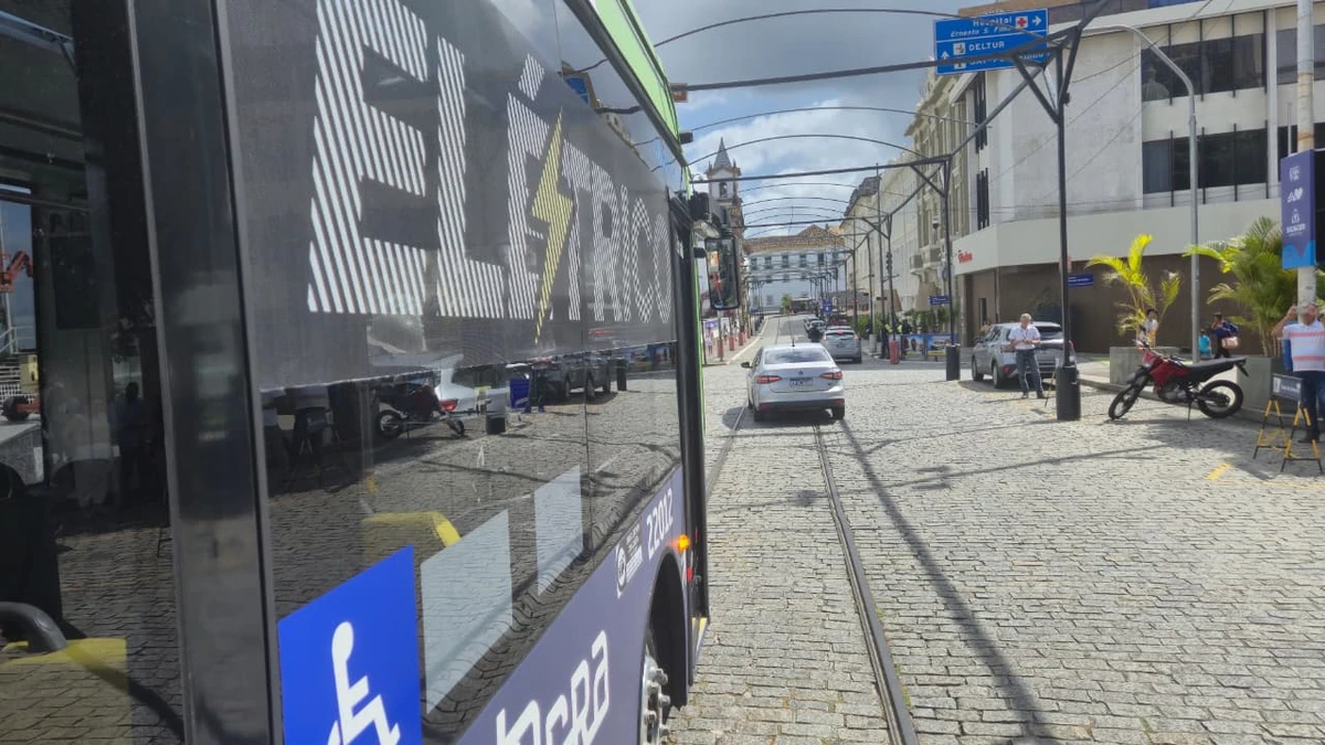 Inauguração da linha experimental utilizando ônibus 100% elétrico, ligando a Praça da Sé ao Largo do Campo Grande por Moysés Suzart