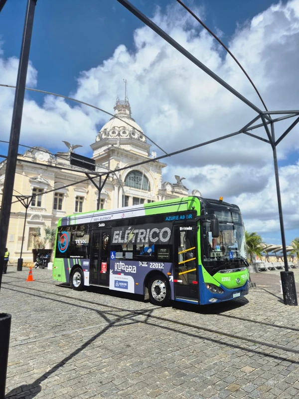 Inauguração da linha experimental utilizando ônibus 100% elétrico, ligando a Praça da Sé ao Largo do Campo Grande por Moysés Suzart