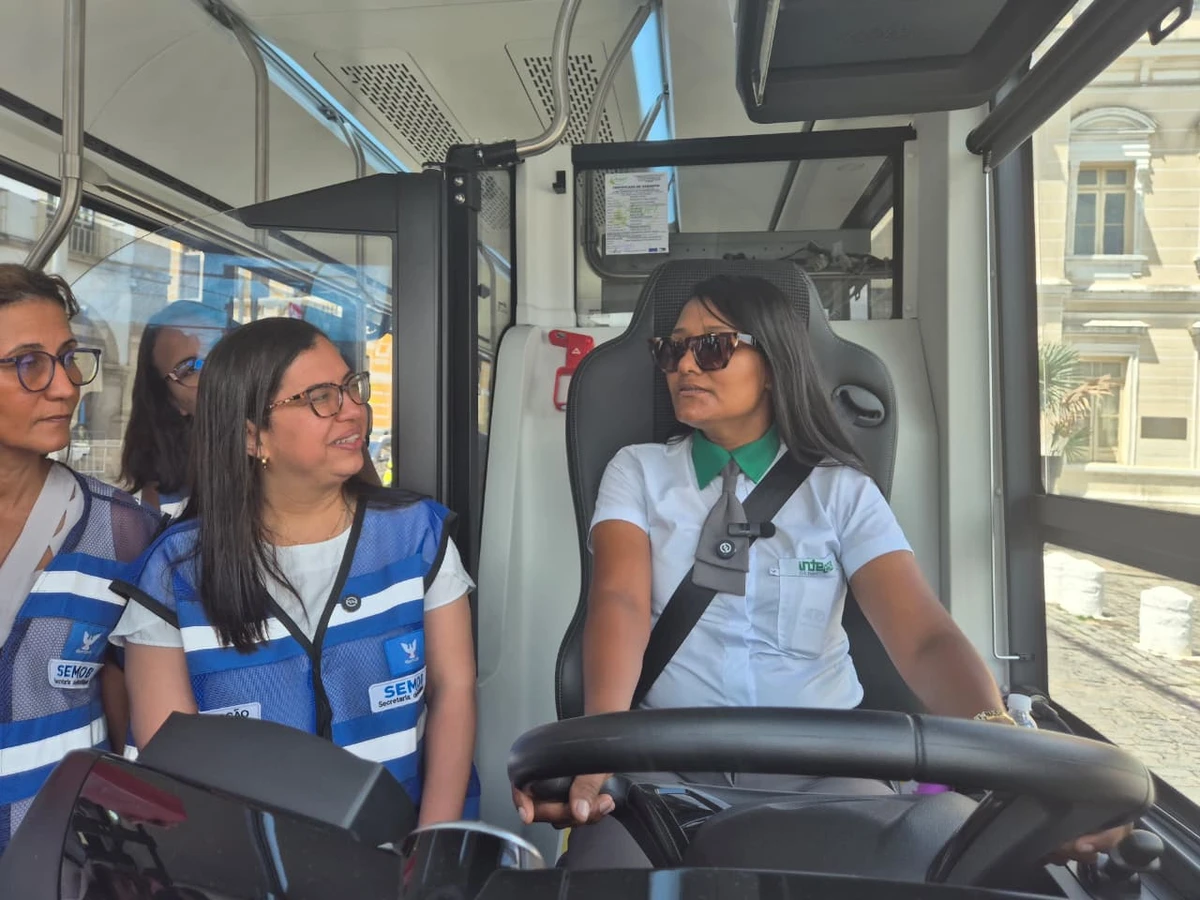 Inauguração da linha experimental utilizando ônibus 100% elétrico, ligando a Praça da Sé ao Largo do Campo Grande por Moysés Suzart