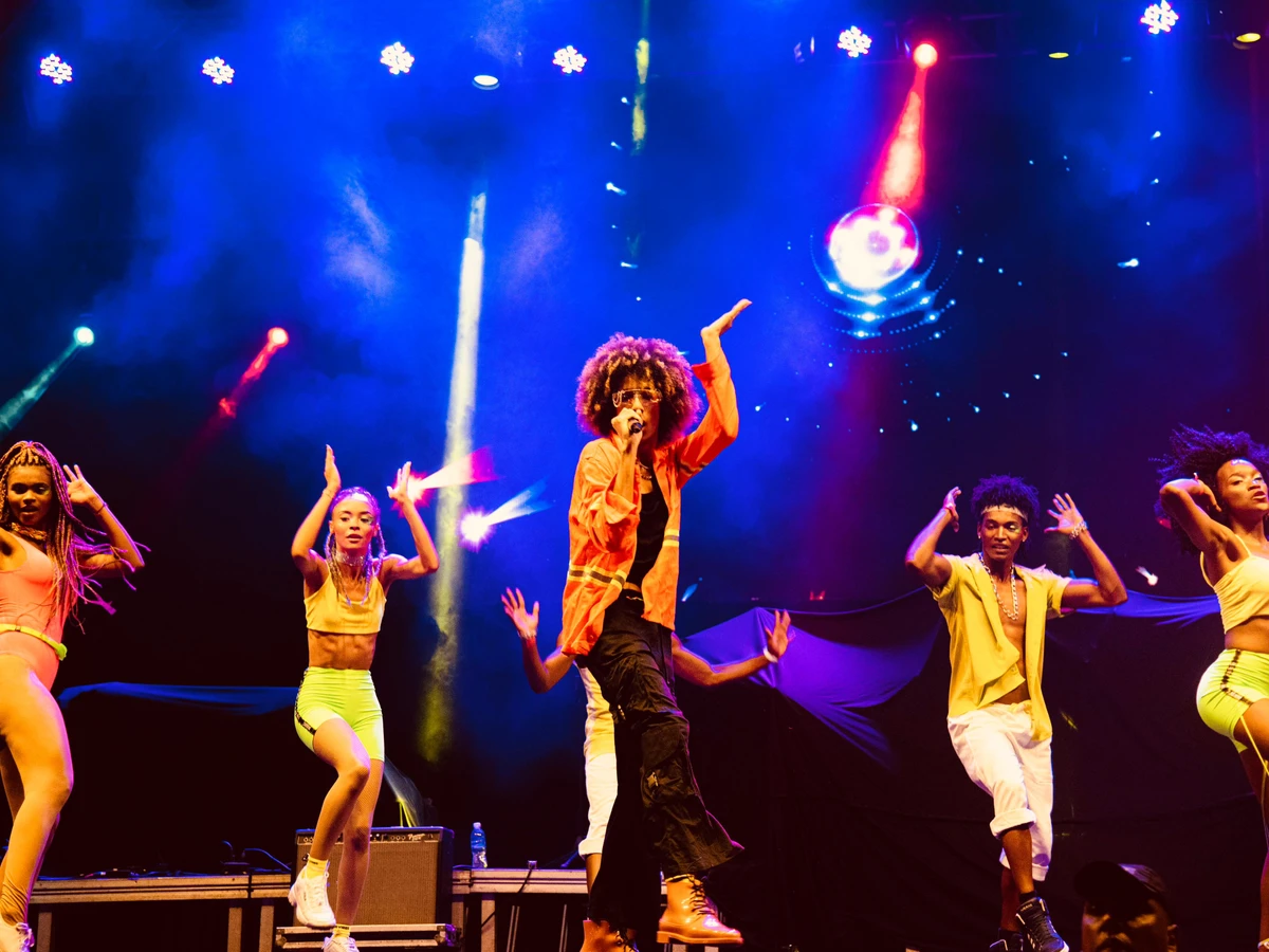 Natural de Salvador, artista começou a cantar e a dançar aos 12 anos por Estúdio Madame