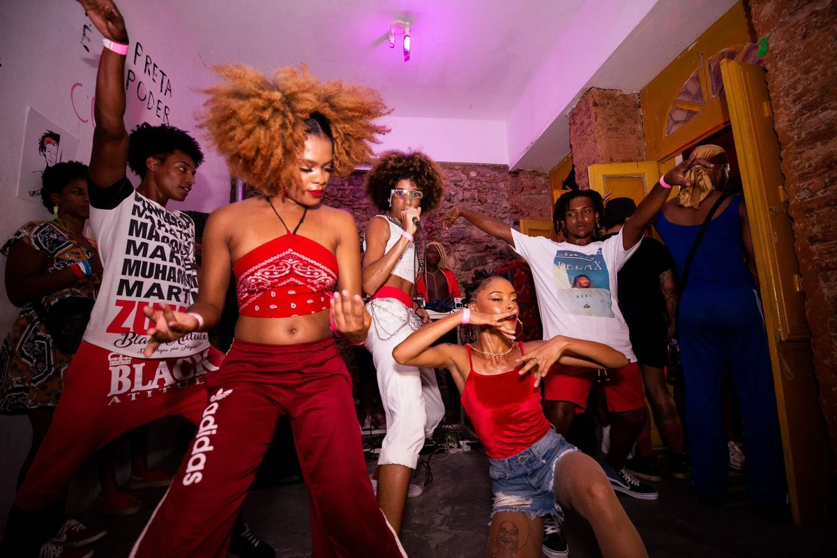 Natural de Salvador, artista começou a cantar e a dançar aos 12 anos por Estúdio Madame