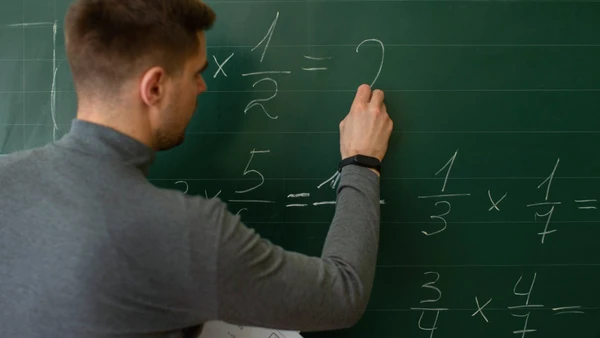 Para resolver expressões numéricas é essencial entender toda a conta antes de calcular