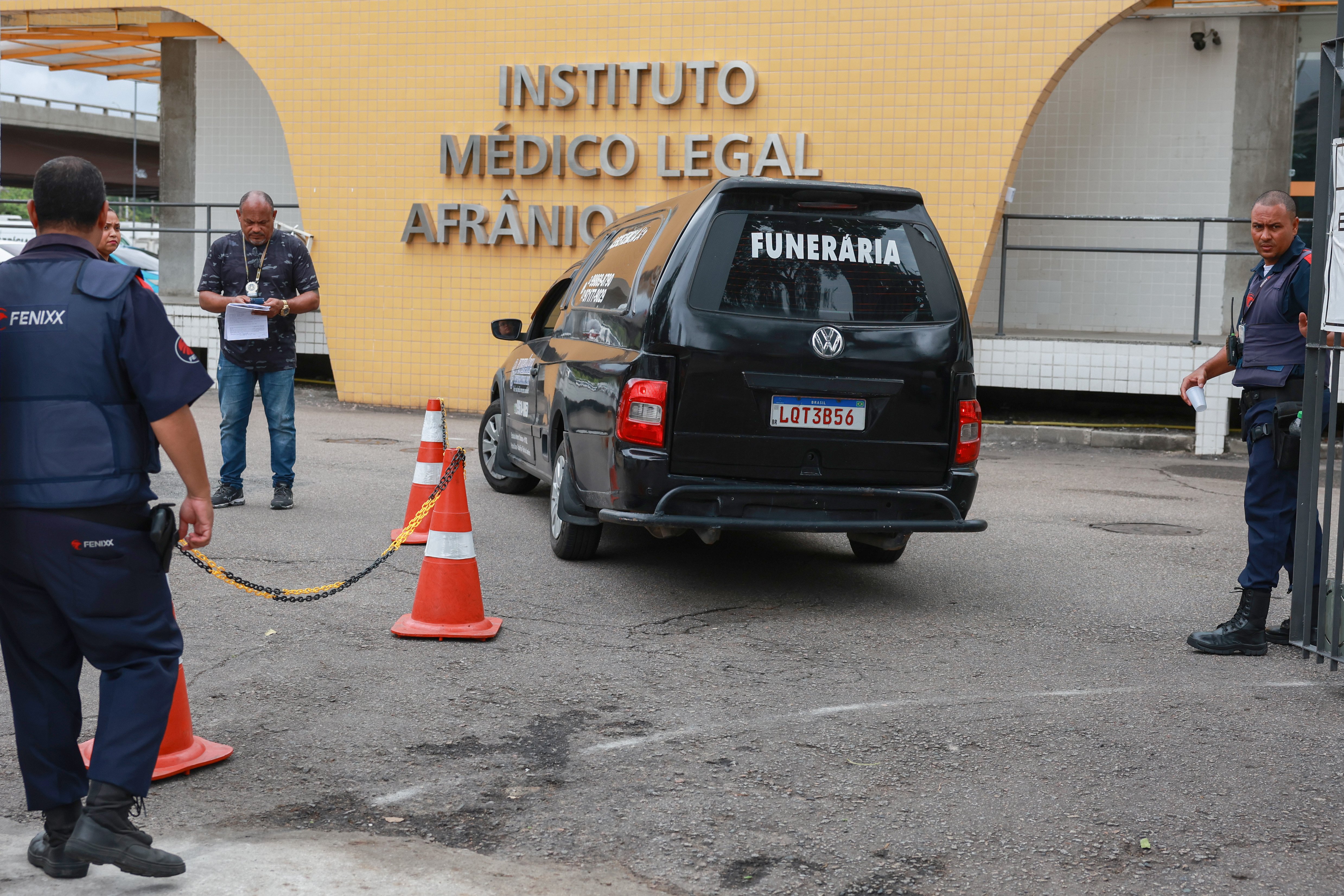 Parente das vitimas da operação contenção chegando ao Instituto médico legal (IML) pra fazerem reconhecimento dos corpos por Joédson Alves/Agência Brasil