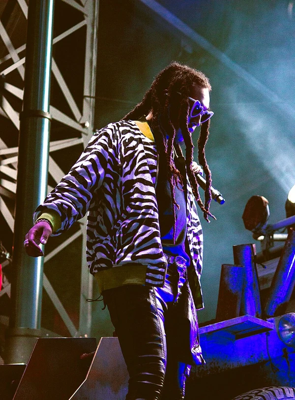 Takeoff foi um rapper americano, integrante do grupo Migos. Morreu aos 28 anos, em 2022, após ser baleado em Houston por Divulgação