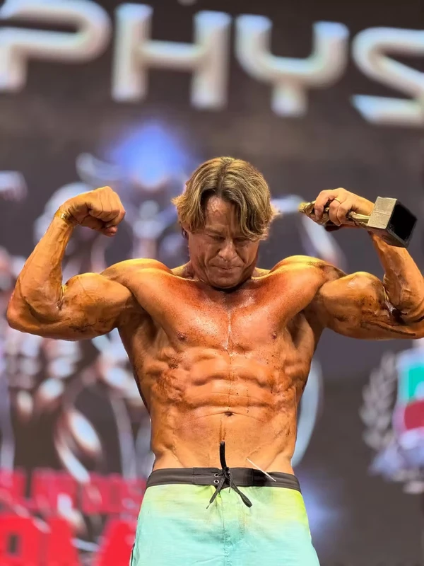 Theo Becker atualmente se dedica ao fisiculturismo por Reprodução