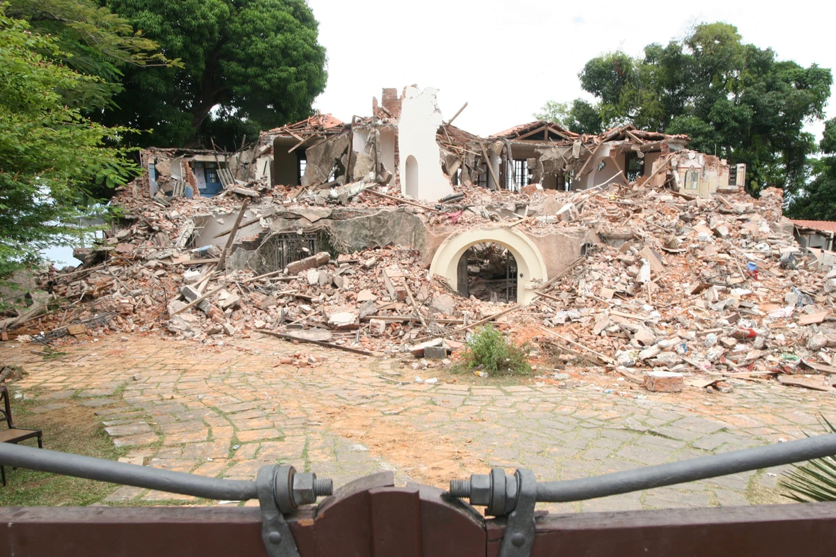 Demolição da Mansão Wildberger, em 2007 por Arquivo CORREIO