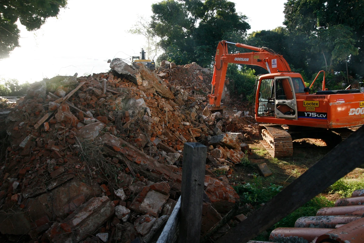 Demolição da Mansão Wildberger, em 2007 por Arquivo CORREIO