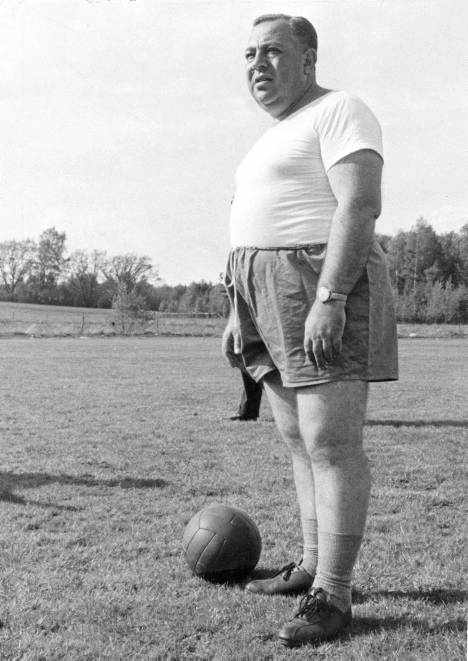 Nascido em 1909, Vicente Feola foi técnico de futebol brasileiro e comandou a seleção na conquista da Copa do Mundo de 1958; morreu em 1975 por Reproduçõa