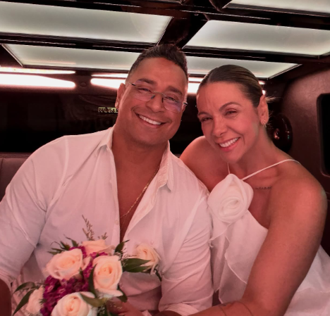 Xanddy e Carla Pérez renovaram votos em Las Vegas por Reprodução