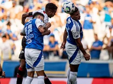 Imagem - Vitória peca na defesa, é derrotado pelo Cruzeiro e segue dentro do Z-4