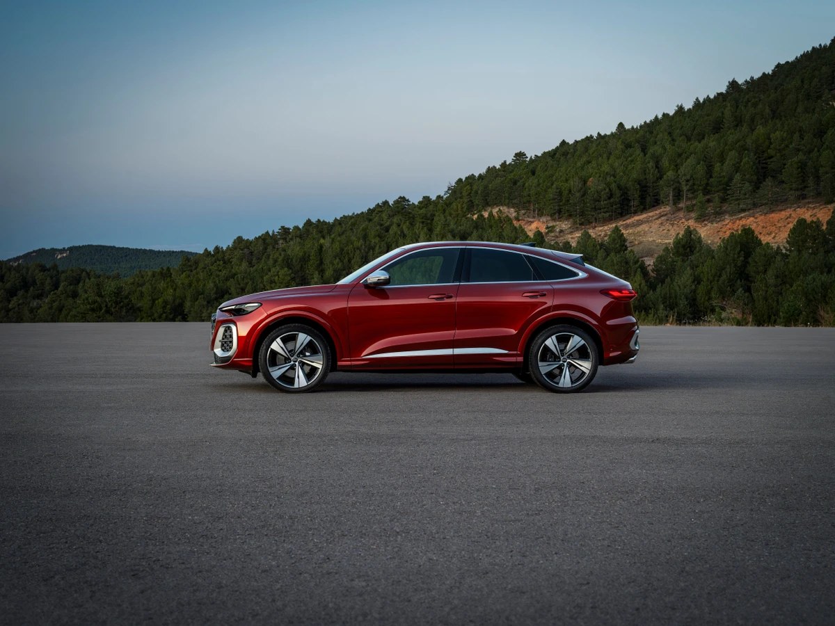 A opção esportiva, a SQ5, utiliza um motor V6 de 3 litros