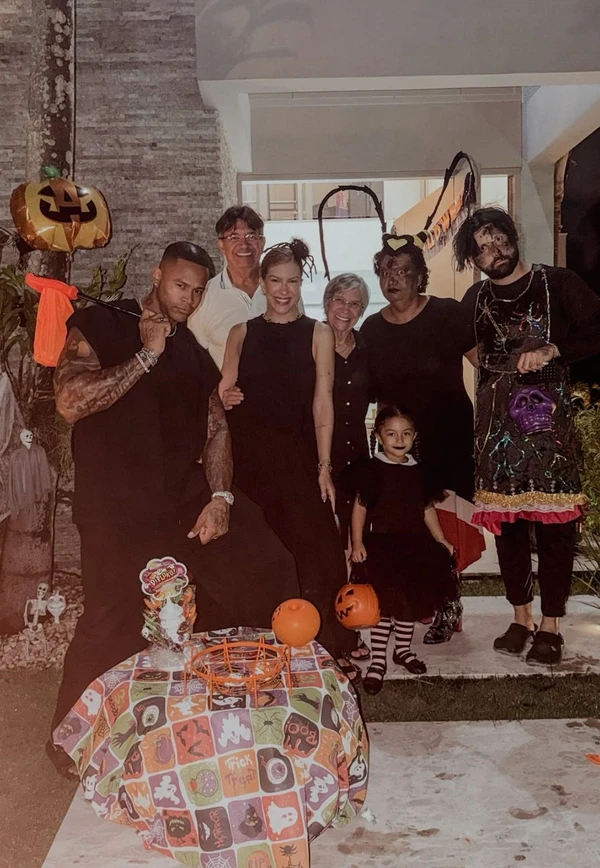 Halloween da família de Leo Santana e Lore Improta por Reprodução