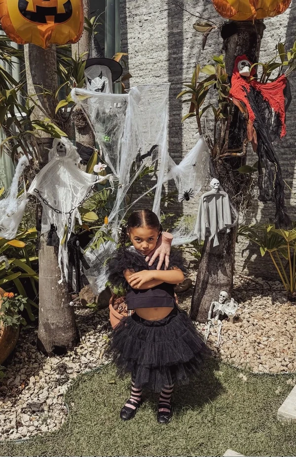 Halloween da família de Leo Santana e Lore Improta por Reprodução