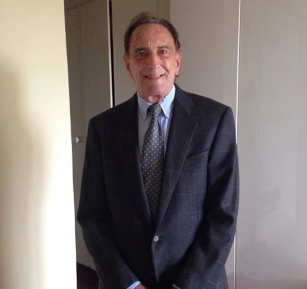 Pai aos 92 anos, médico planeja mais filhos por Reprodução