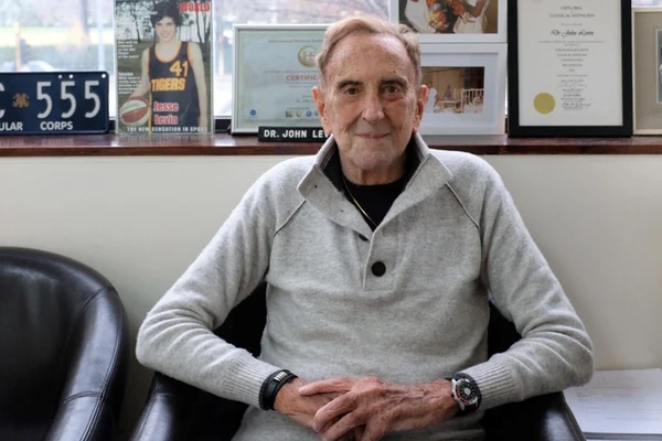 Pai aos 92 anos, médico planeja mais filhos por Reprodução