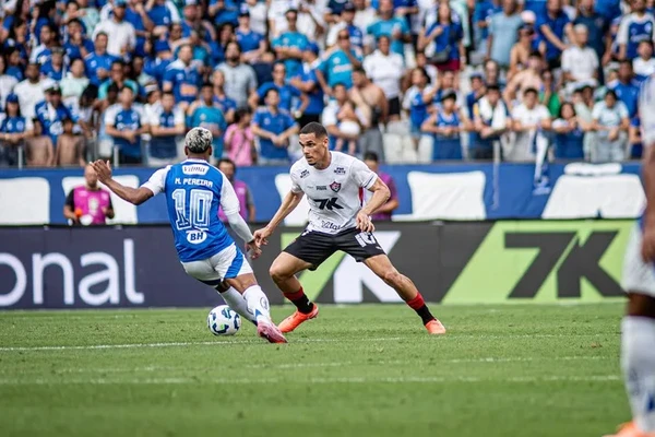 Vitória perdeu para o Cruzeiro no Mineirão por Victor Ferreira/E.C. Vitória