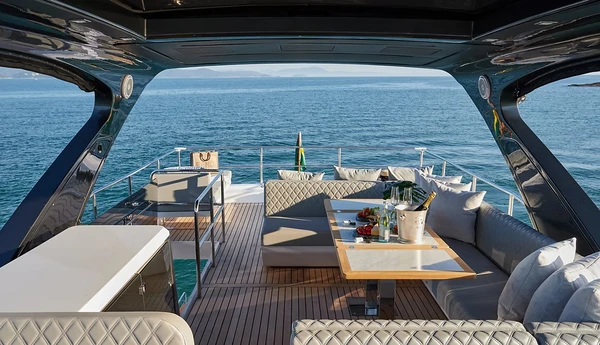 Lancha de R$ 14 milhões de Bell Marques por Divulgação