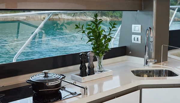 Lancha de R$ 14 milhões de Bell Marques por Divulgação