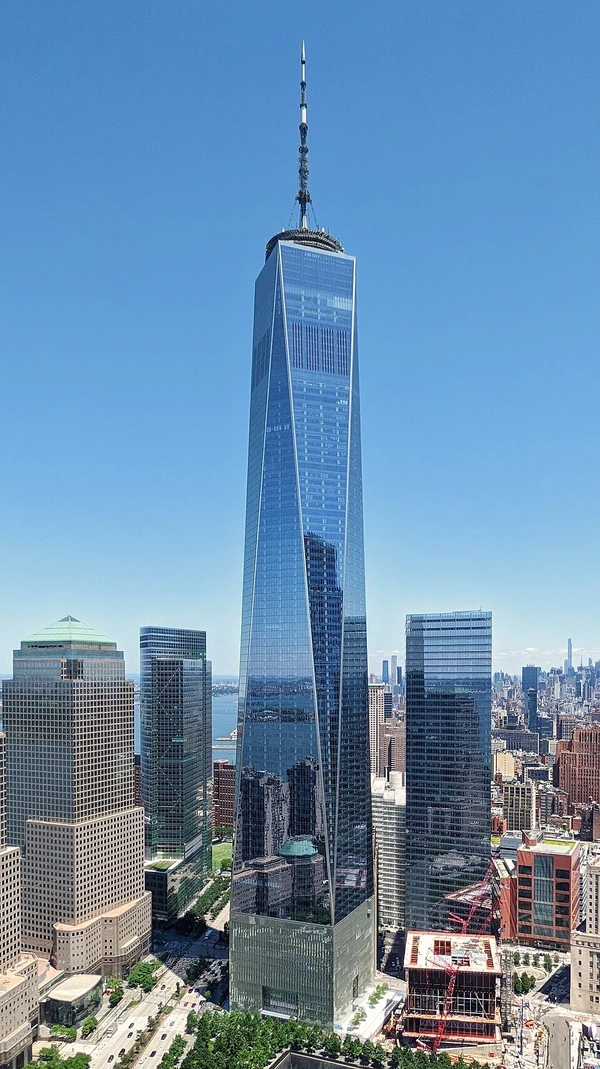 2014 - Inaugurado oficialmente o One World Trade Center por Divulgação