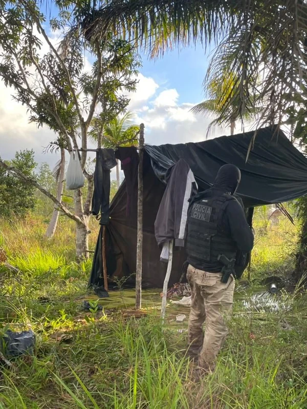 Ação, que faz parte da Operação Vita, desarticulou acampamento de grupo criminoso na região de Valença por Divulgação/Ascom PCBA
