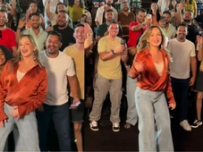 Imagem - Com coreografia inusitada, Claudia Leitte lança nova música 'Mergulhando' em première no Recife