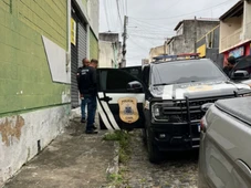 Imagem - Pai é preso suspeito de atirar sete vezes contra filho de 14 anos na Bahia