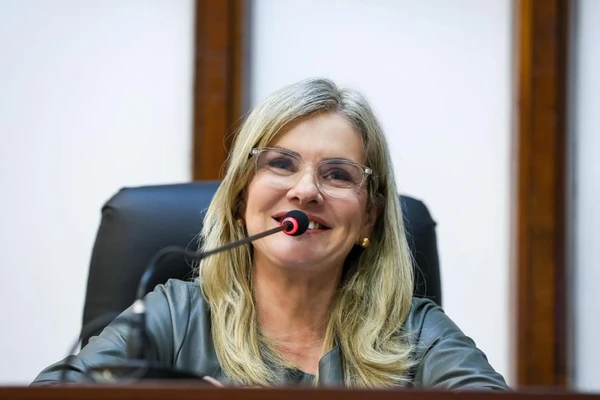 Ivana Bastos  por Vaner Casaes