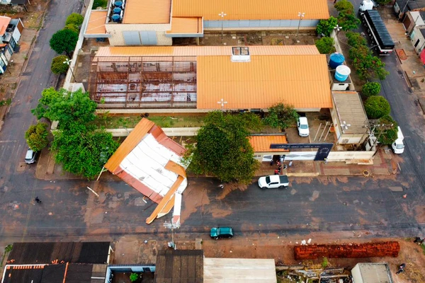 Teto caiu após rajadas de vento