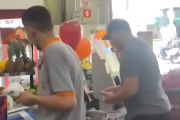 Anna Caralina Jatobá, agora loira, e Alexandre Nardoni, são vistos juntos por Reprodução