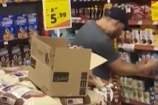 Anna Caralina Jatobá, agora loira, e Alexandre Nardoni, são vistos juntos por Reprodução