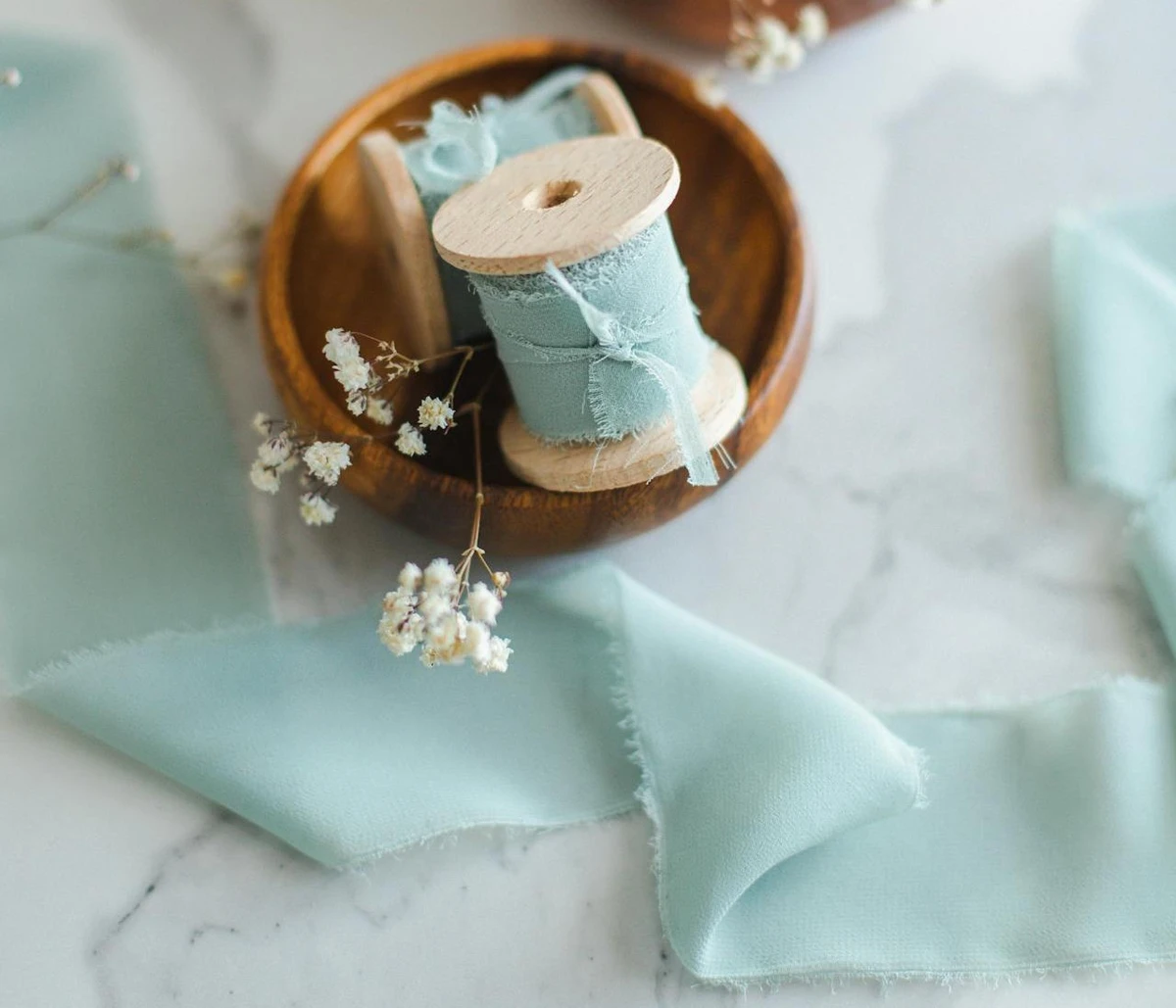 Azul pastel domina o verão 2026 com leveza, frescor e elegância natural.