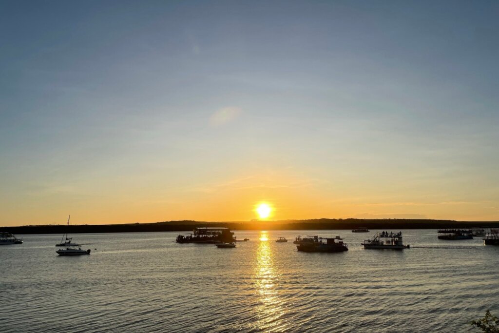 Em João Pessoa, é possível apreciar o pôr do sol acompanhado de música (Imagem: Leandrocbs | Shutterstock)