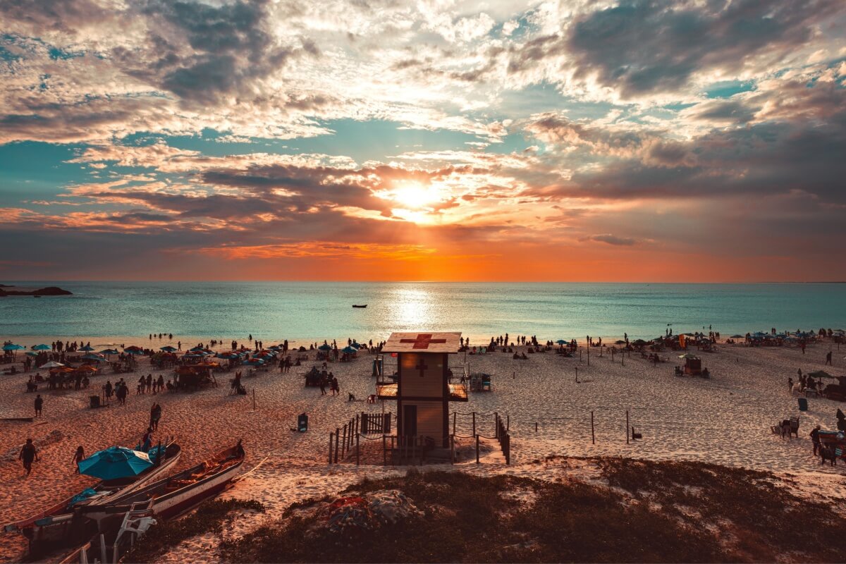 O pôr do sol é um dos momentos mais simples e marcantes de qualquer viagem (Imagem: alevieira | Shutterstock)