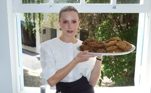 Isa Scherer é criticada por vaga de auxiliar de cozinha com salário de R$ 1,8 mil