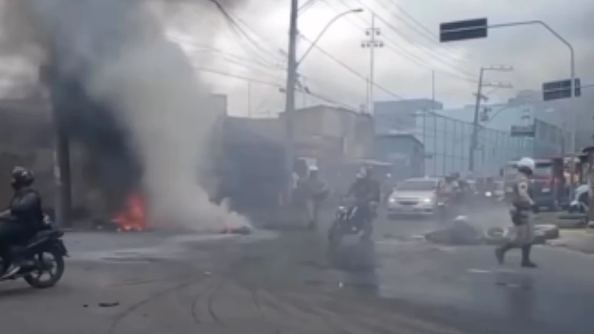 Manifestantes fazem protesto no bairro do Uruguai, em Salvador