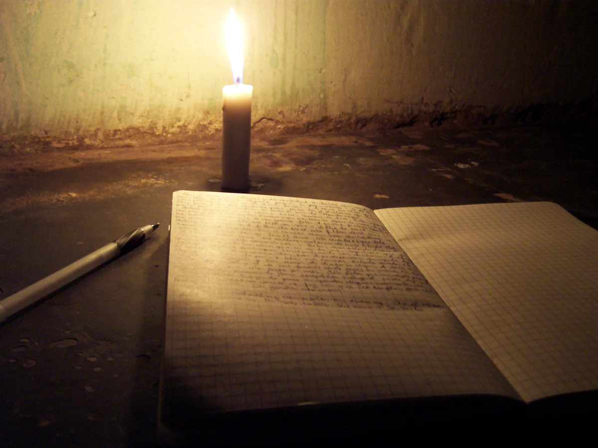 O diplomata Ernesto Mané – brasileiro de João Pessoa, com raízes familiares na Guiné-Bissau – transforma em literatura o diário da viagem que, em 2010, realizou para conhecer o país do pai e reencontrar a si mesmo.