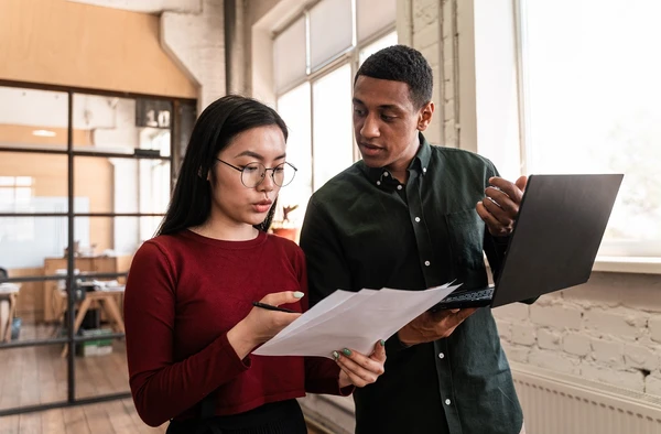 O programa é destinado a profissionais com até cinco anos de formação, entre 18 e 30 anos, e será aberto tanto para seleção interna quanto externa.