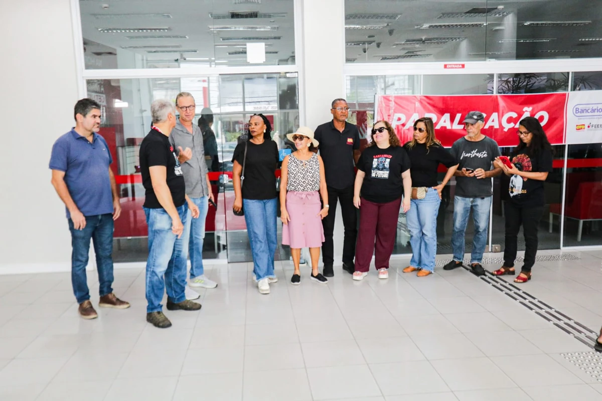 Protesto de funcionários do Santander em Salvador por Divulgação