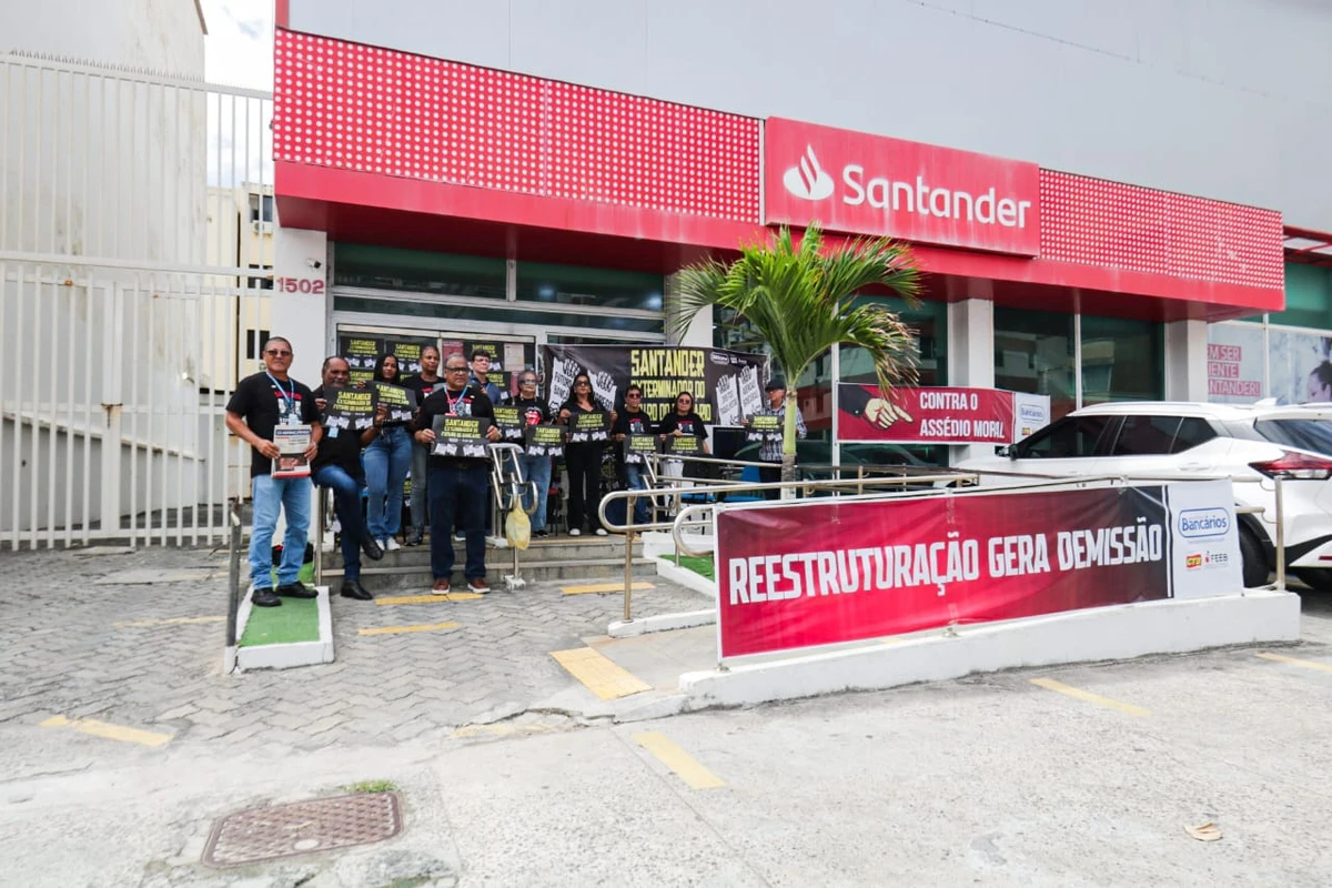 Protesto foi realizado em agências bancárias de Salvador