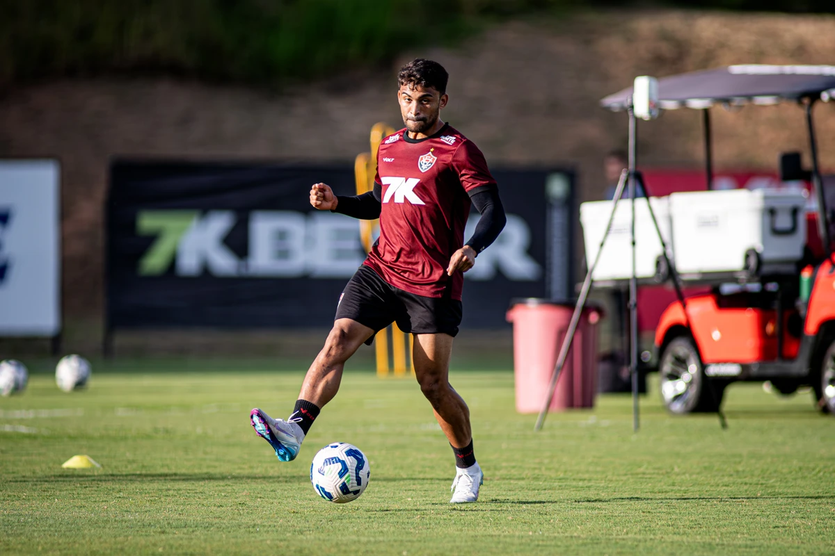 Ronald volta de suspensão para confronto entre Vitória x Internacional