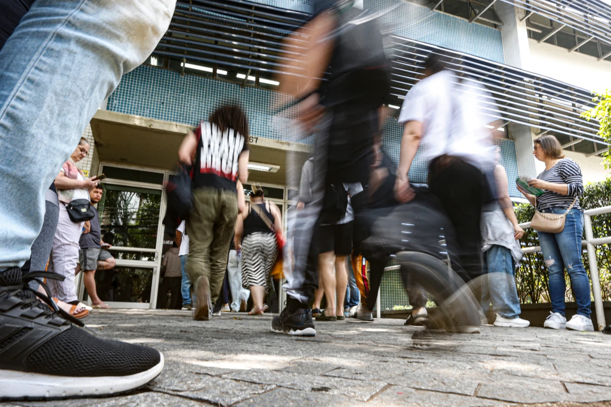 Uma aposta para a redação do Enem 2025 é: Desinformação e fake news, especialmente em tempos de redes sociais e polarização por Paulo Pinto/Agência Brasil